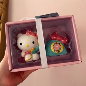 Blue sky Hello Kitty phone salt and pepper shakers